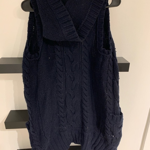 2000s A&F Cable Sweater Hooded Vest - Picture 2 of 3